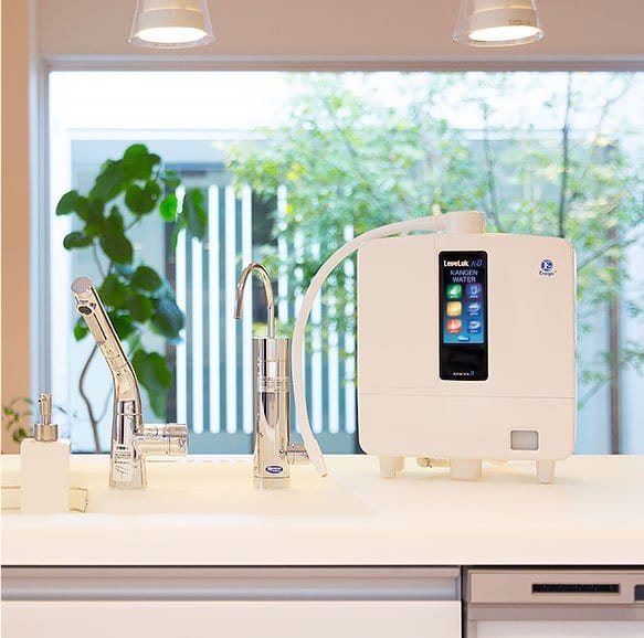 Discover the Leveluk K8 water machine offering advanced ionization with 8 platinum titanium plates. Enjoy global compatibility and a user-friendly touchscreen.