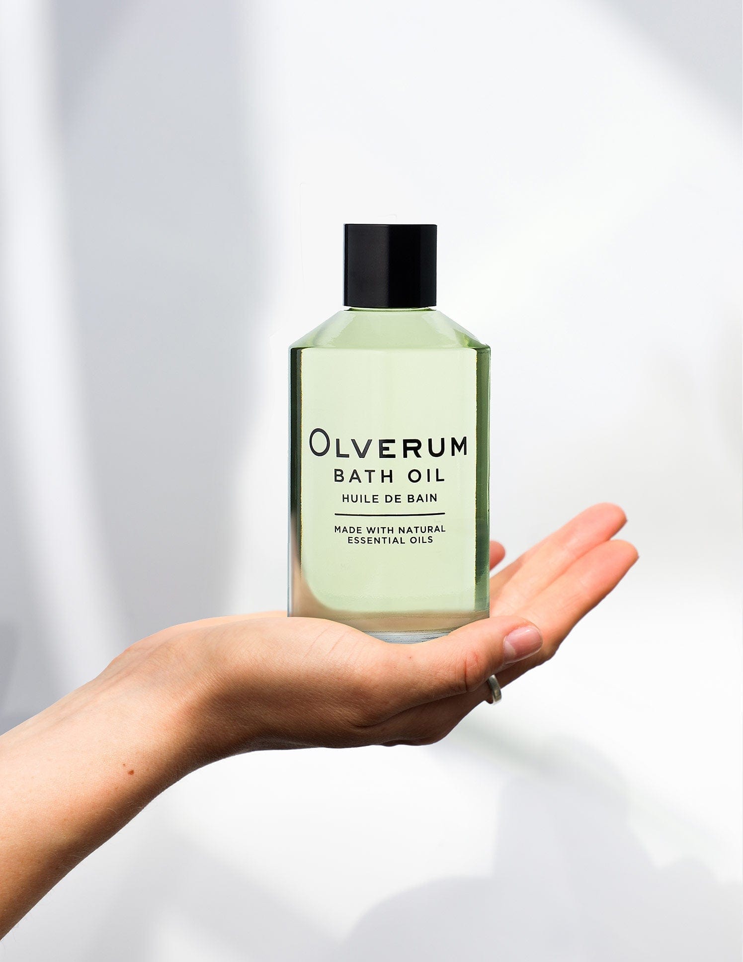 Experience the OLVERUM Bath Oil 250ml's aromatic blend for stress relief and muscle soothing. Enjoy 50 baths of calming, preservative-free luxury.