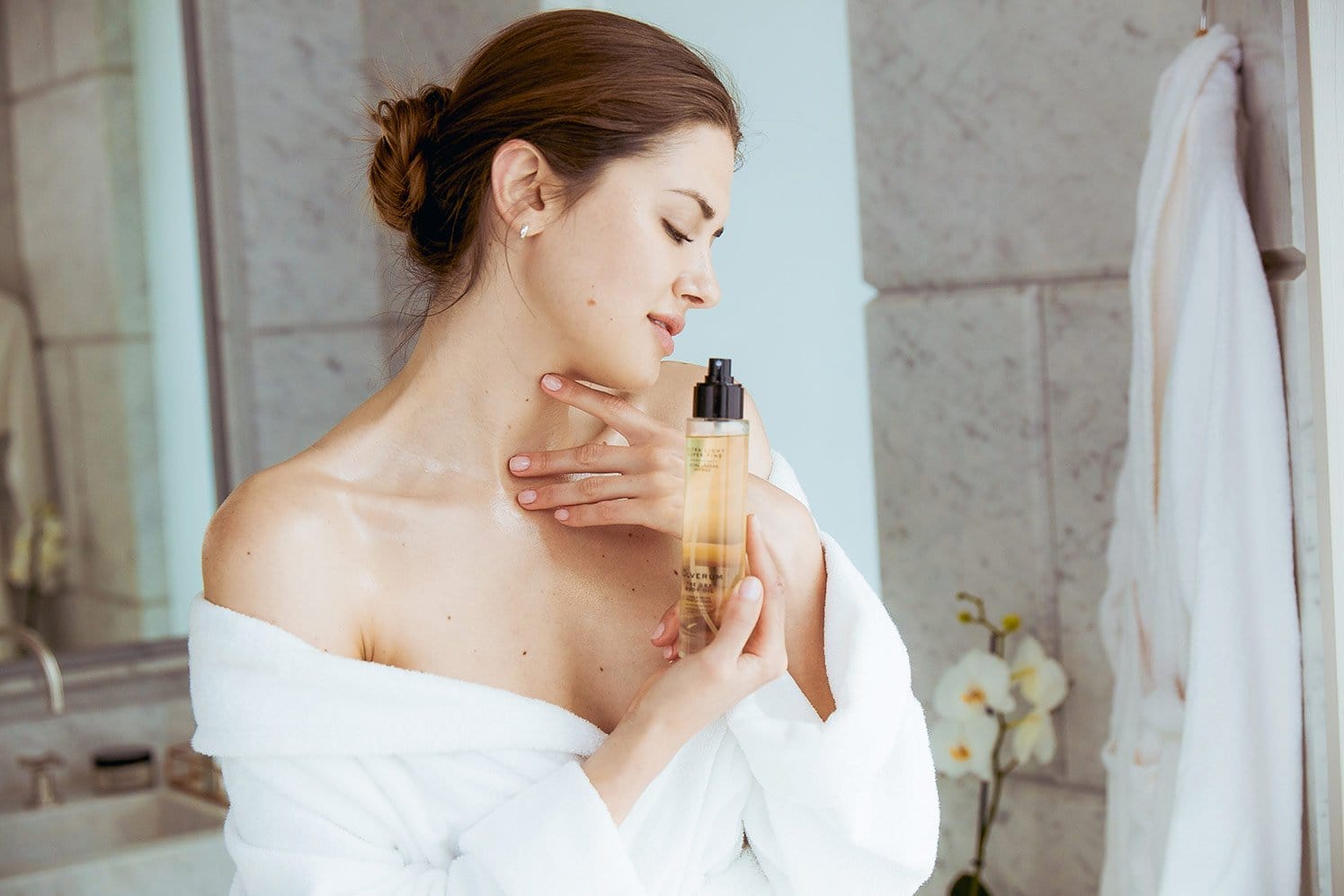 Experience natural dry body oil with nourishing botanical oils and extracts. Enjoy hydration, elasticity, and a soft finish without greasiness.