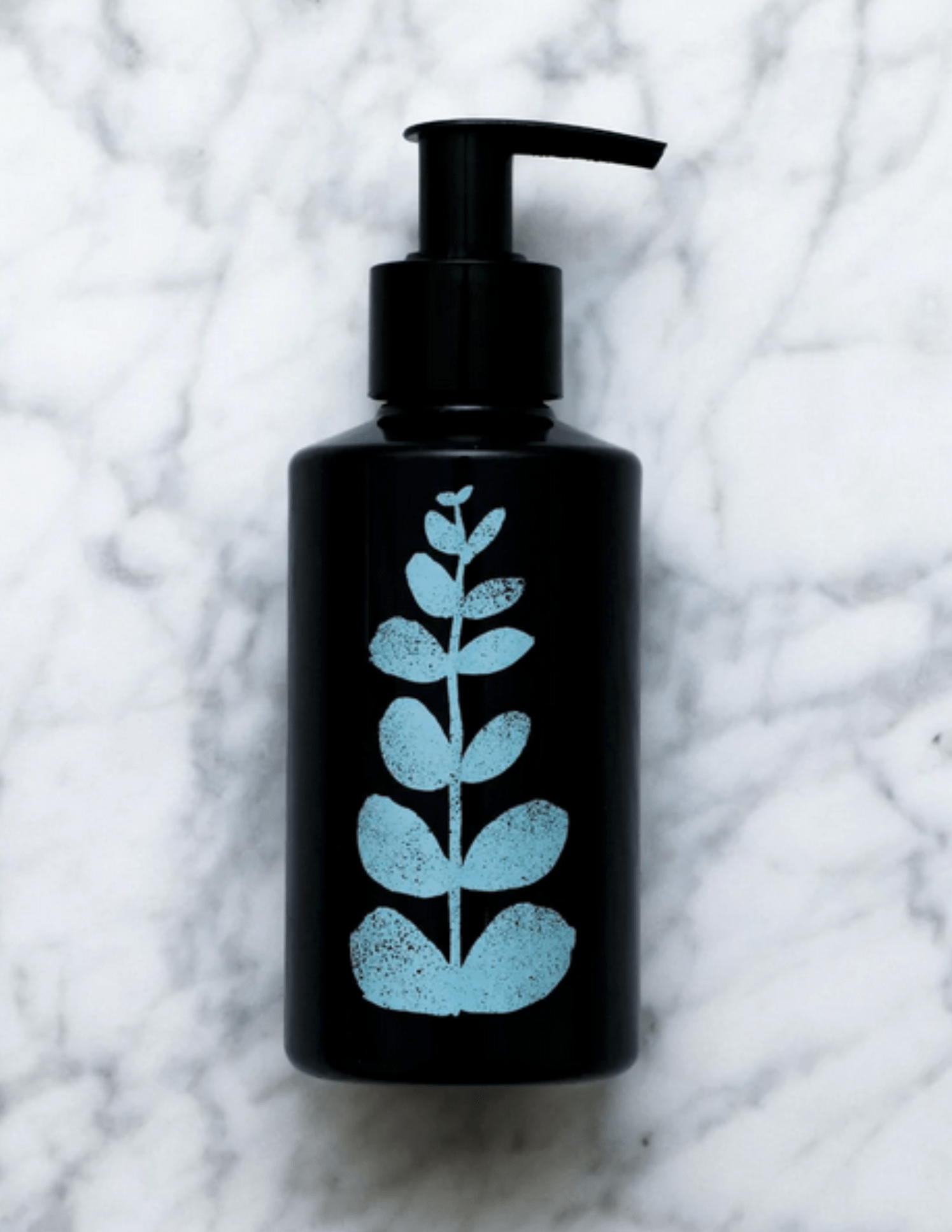 Experience firmer, smooth skin with Olverum Firming Moisturiser. Nourishes and hydrates with velvet texture. Perfect for rejuvenation and elasticity.