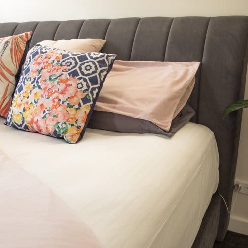 Experience restorative sleep with our Grounding Fitted Sheet Earthing Kit, made from cotton and silver. Improve mood, reduce stress, and recharge naturally.