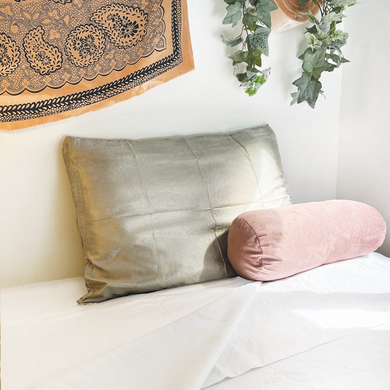 Discover the silver grounding pillowcase offering EMF protection and deep rest. Experience pure silver comfort with our Grounding SoftSilver™ Kit.