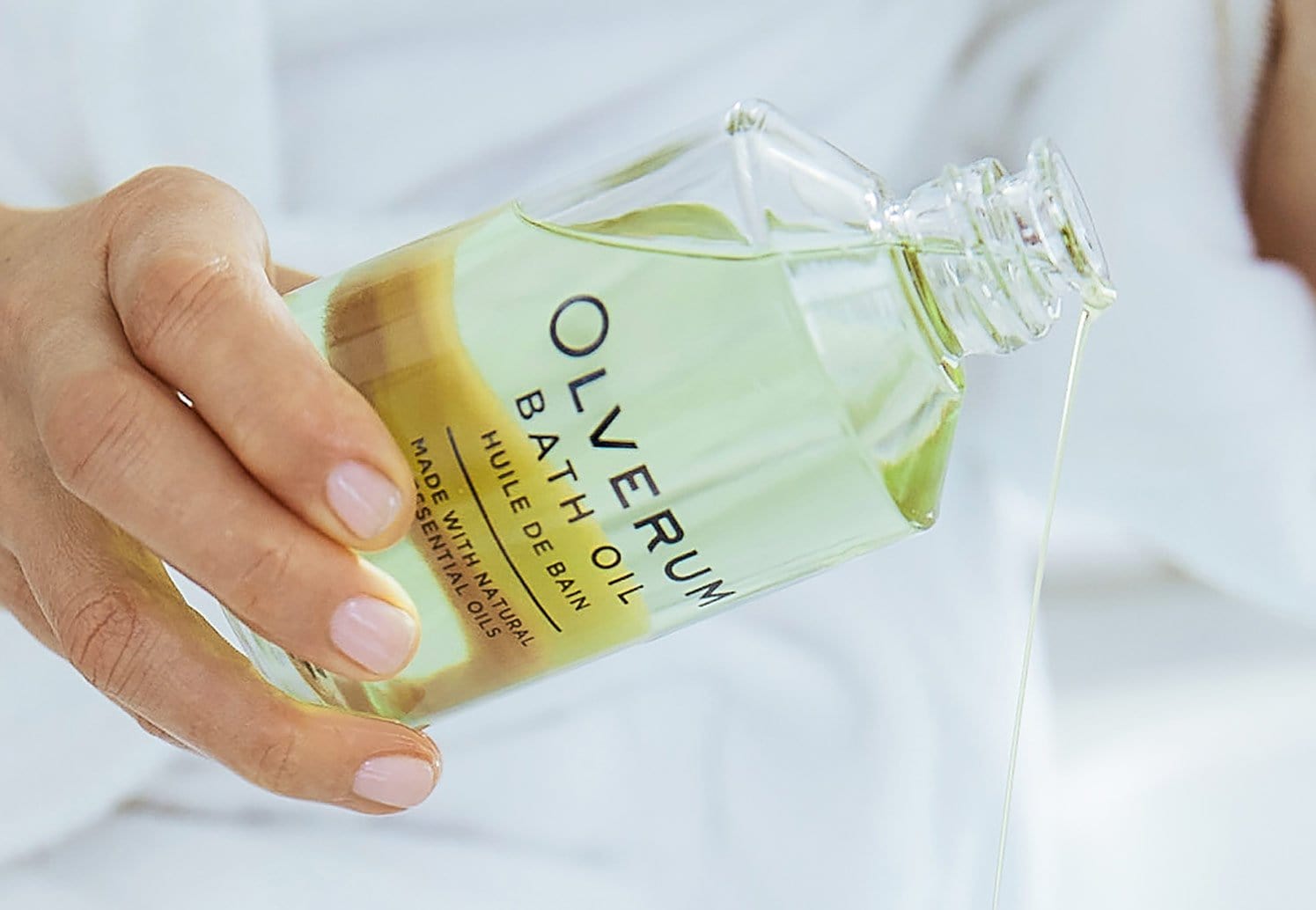 Experience the OLVERUM Bath Oil 250ml's aromatic blend for stress relief and muscle soothing. Enjoy 50 baths of calming, preservative-free luxury.