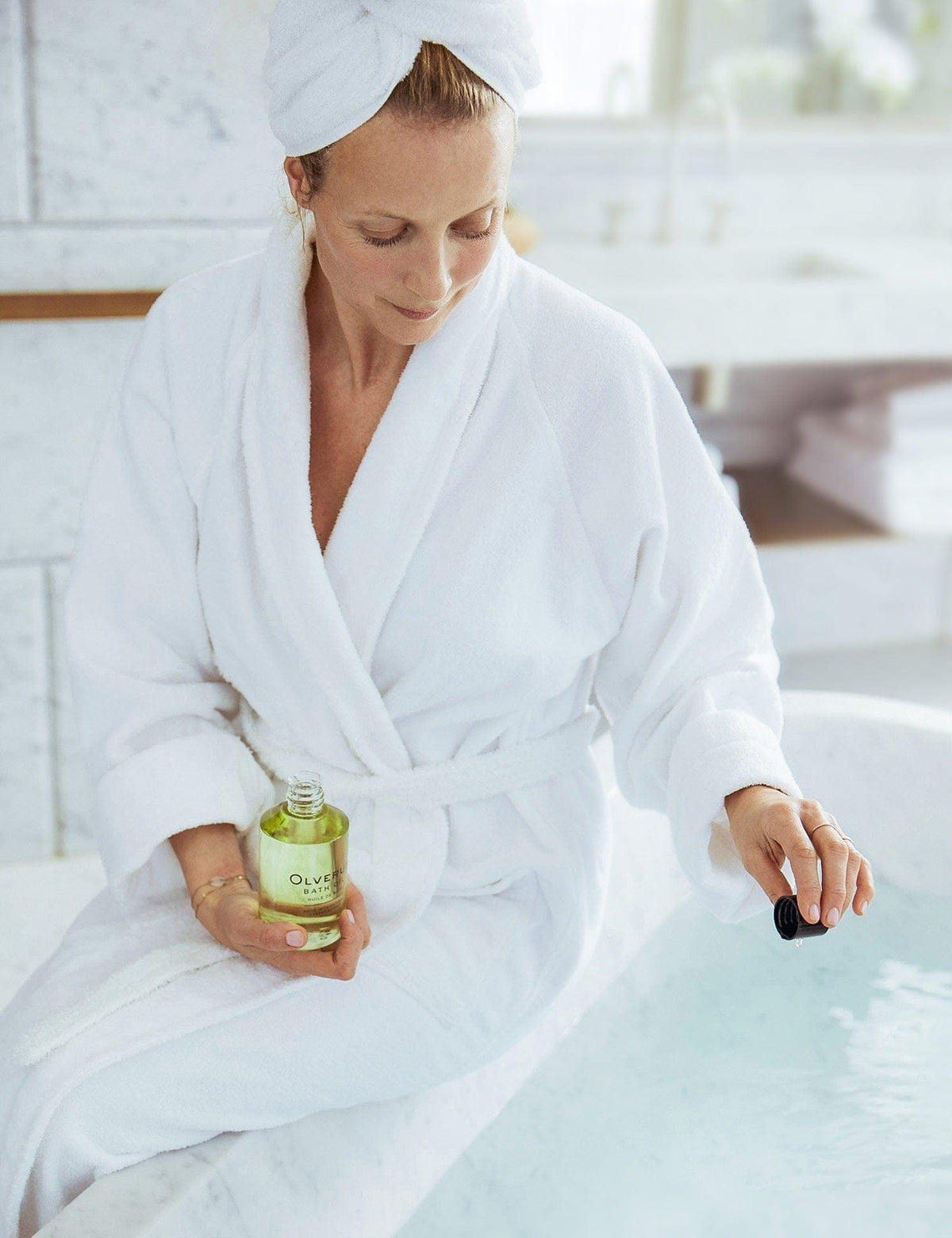 Bath Oil 60ml hydrates and soothes skin, creating a relaxing bath experience. Shop Reverie Luxe UK for luxury self-care, spa gifts, and indulgent relaxation.