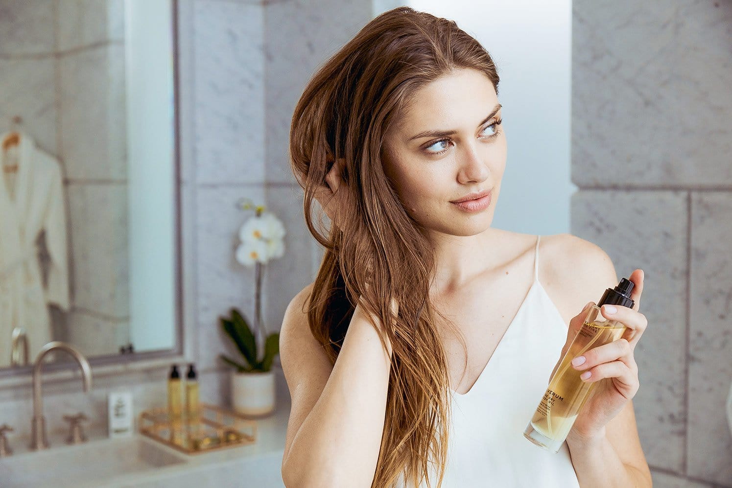 Experience natural dry body oil with nourishing botanical oils and extracts. Enjoy hydration, elasticity, and a soft finish without greasiness.