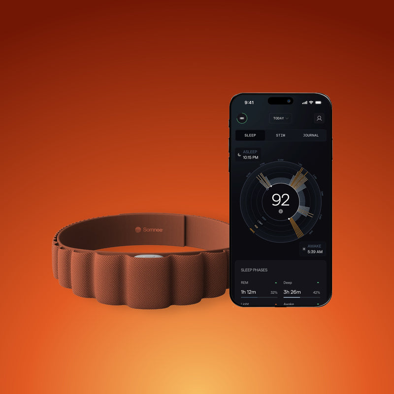 Somnée Smart Sleep Set - Headband Gift Bundle with adaptive neurostimulation headband and mobile sleep tracking app interface. Ideal for personalized sleep improvement.